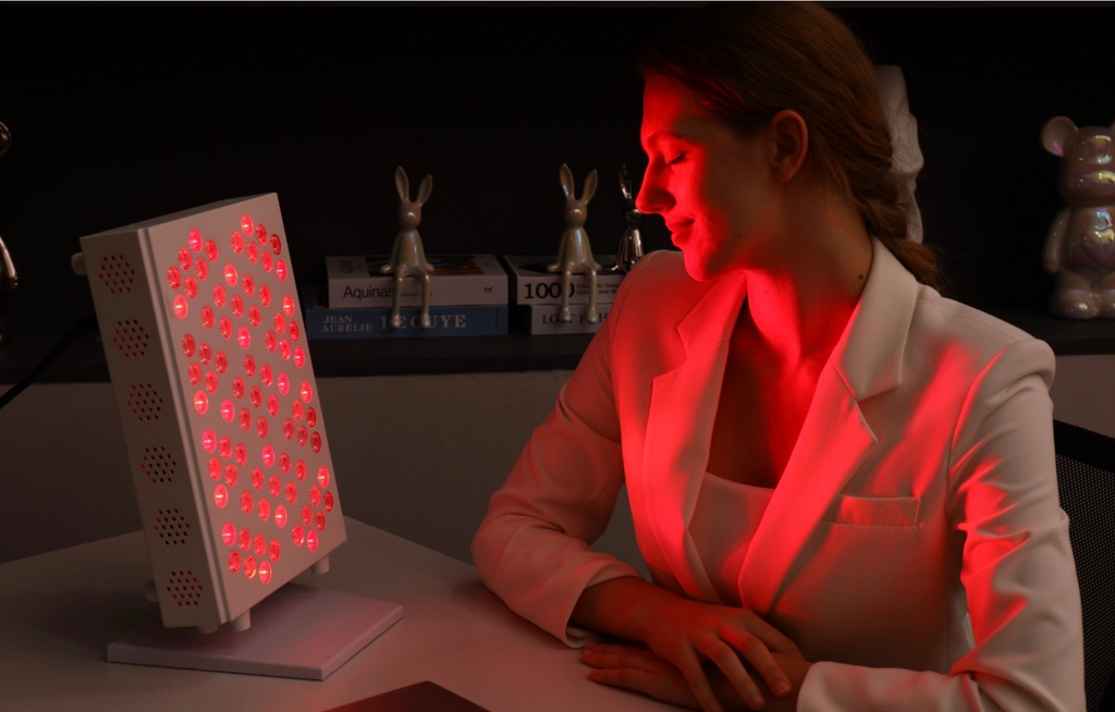 MATRILUX Dispositivo avanzato di fotobiomodulazione a matrice di LED. Matrilux è dotata di schermo “smart touch” a colori con sei programmi PBM preimpostati e pronti all’avvio.